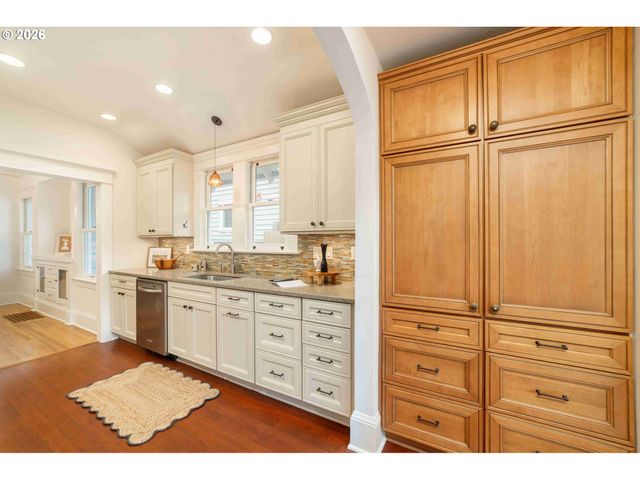 3203 Se TIBBETTS St, Portland, OR 97202