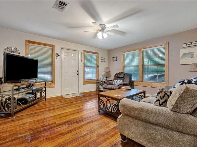 635 Oscar Berry Road, Lufkin, TX 75904