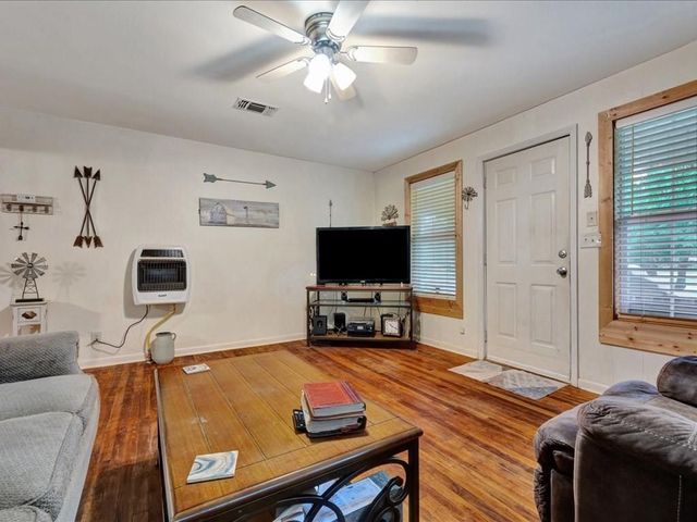 635 Oscar Berry Road, Lufkin, TX 75904