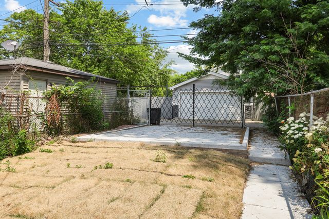 7031 S Damen Avenue, Chicago, IL 60636