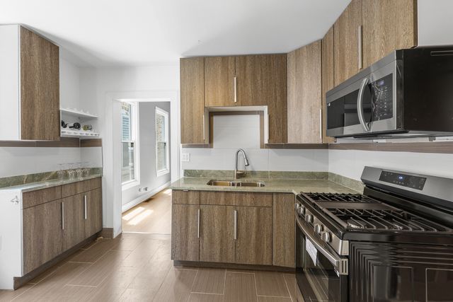 7031 S Damen Avenue, Chicago, IL 60636