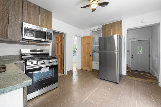 7031 S Damen Avenue, Chicago, IL 60636
