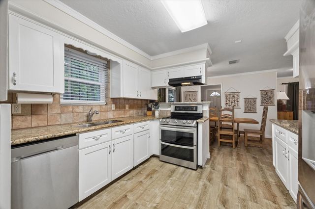 306 Lafayette Lane, League City, TX 77573
