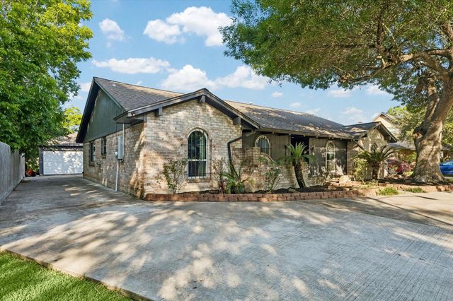 306 Lafayette Lane, League City, TX 77573