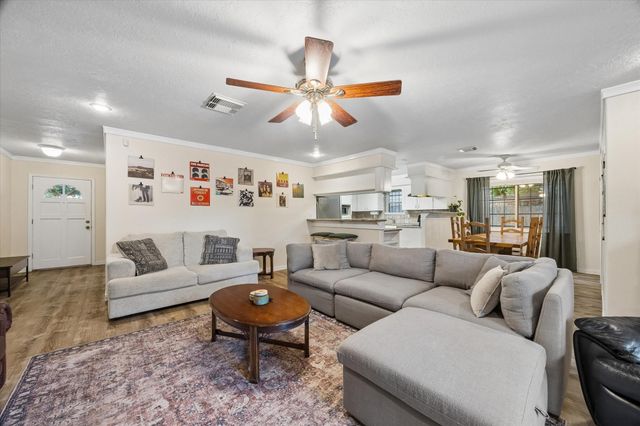 306 Lafayette Lane, League City, TX 77573