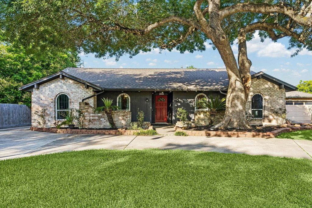 306 Lafayette Lane, League City, TX 77573