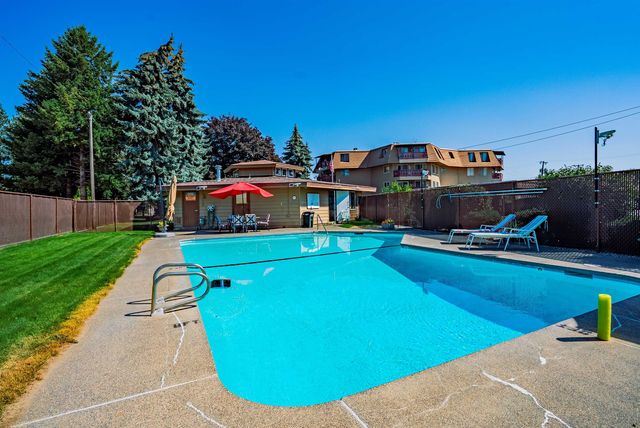 9020 N Country Homes Blvd, Spokane, WA 99218