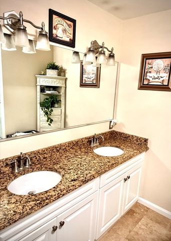 38 Village Rd 515, Middleton, MA 01949