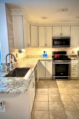 38 Village Rd 515, Middleton, MA 01949