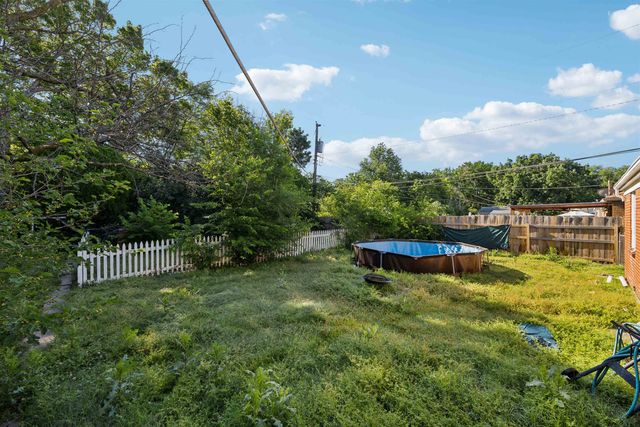 1602 N Terrace Dr, Wichita, KS 67208