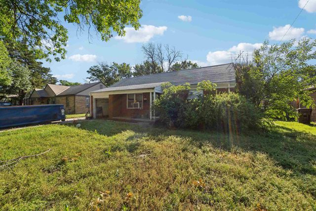 1602 N Terrace Dr, Wichita, KS 67208