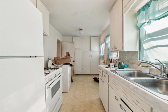 1602 N Terrace Dr, Wichita, KS 67208