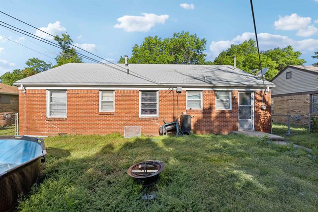 1602 N Terrace Dr, Wichita, KS 67208