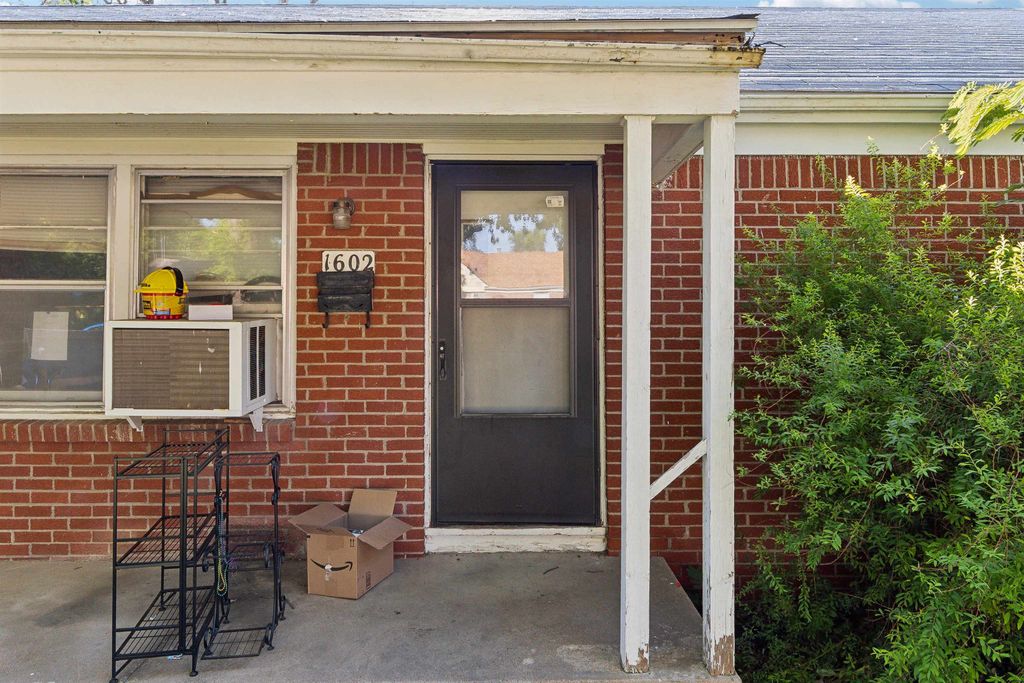 1602 N Terrace Dr, Wichita, KS 67208