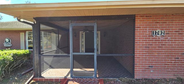 1702 S MILLER ROAD, Valrico, FL 33594