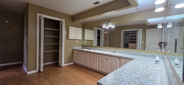 1702 S MILLER ROAD, Valrico, FL 33594