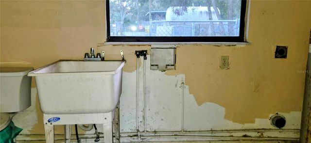 1702 S MILLER ROAD, Valrico, FL 33594