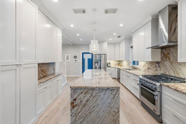 801 W 13th Street, Houston, TX 77008