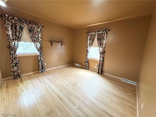 1945 Farmdale Avenue, Mineral Ridge, OH 44440