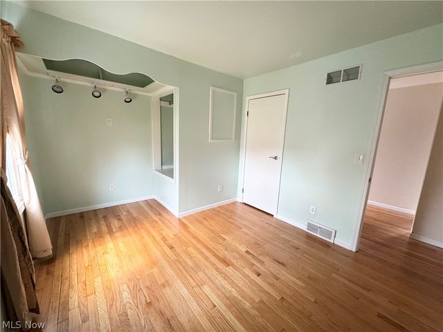 1945 Farmdale Avenue, Mineral Ridge, OH 44440