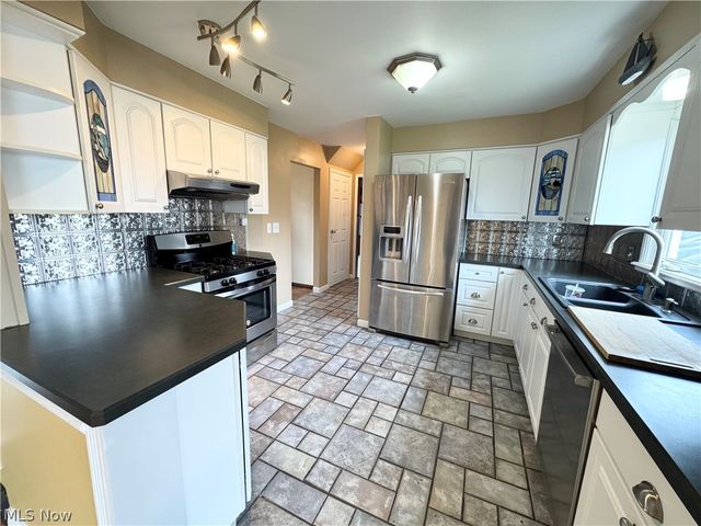 1945 Farmdale Avenue, Mineral Ridge, OH 44440