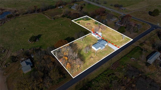 1991 Colcord Avenue, Colcord, OK 74338