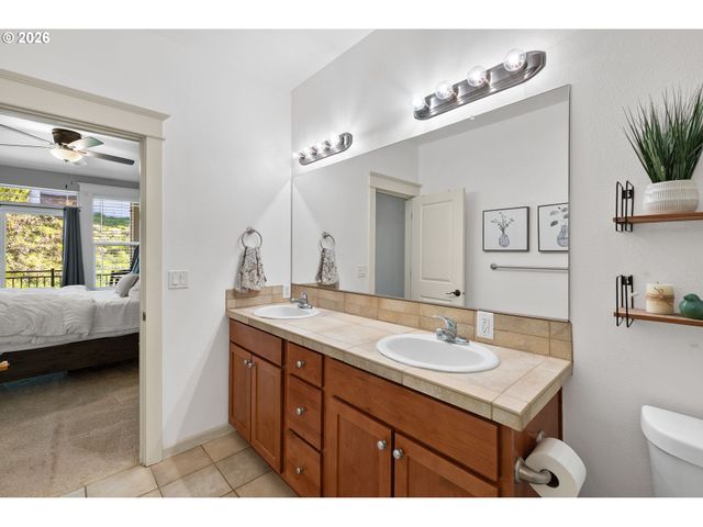 3650 SUMMERLINN Dr, West Linn, OR 97068