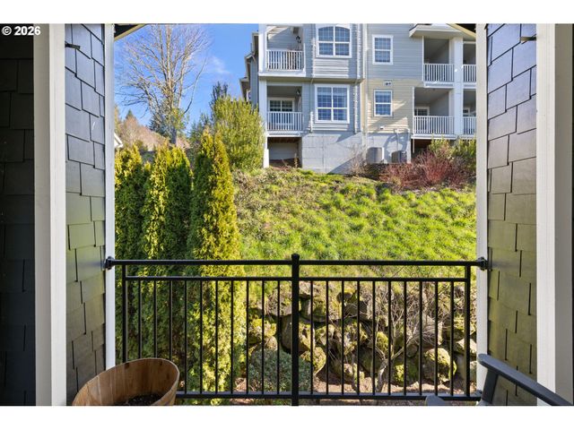 3650 SUMMERLINN Dr, West Linn, OR 97068