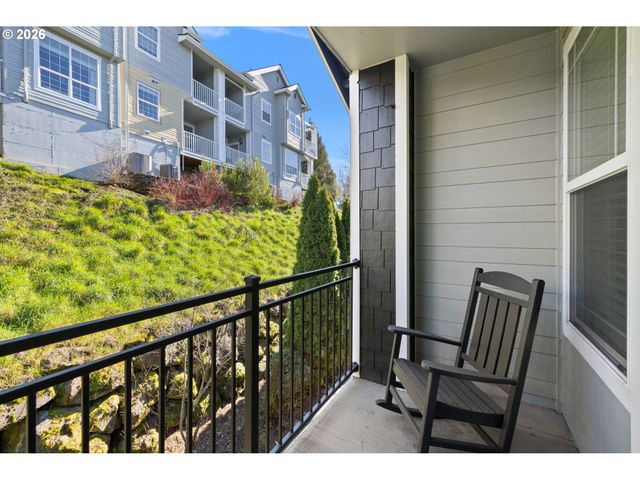 3650 SUMMERLINN Dr, West Linn, OR 97068