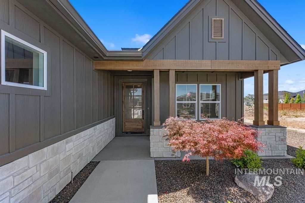 817 N Gracie Avenue 1/4, Eagle, ID 83616 photo 2