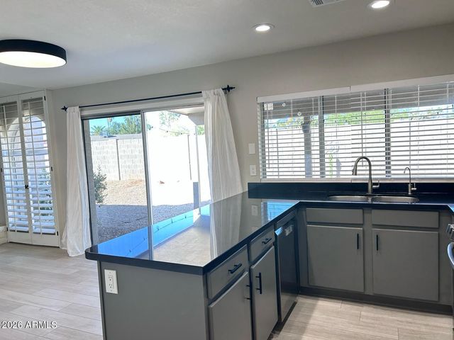 6221 E GELDING Drive, Scottsdale, AZ 85254