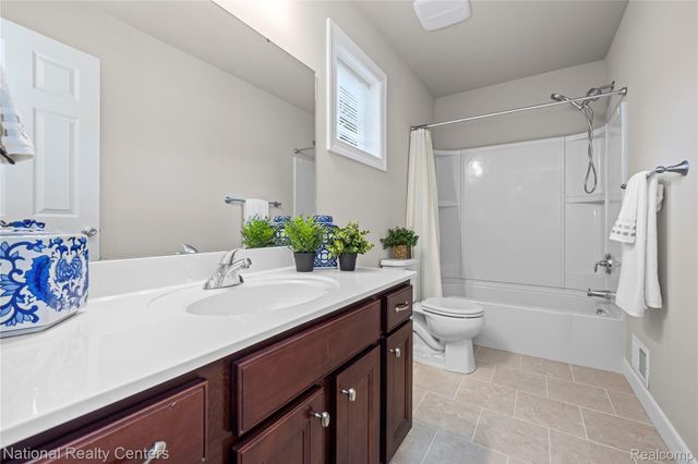 9760 Dornoch Trail, Brighton Township, MI 48114