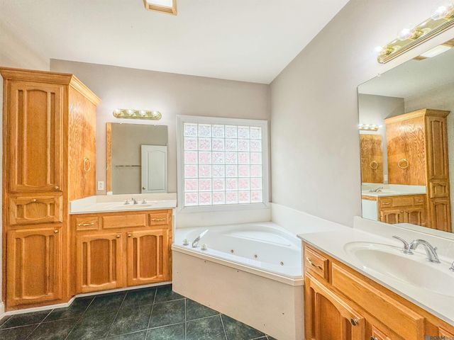 1923 Hunters Way Dr, Baton Rouge, LA 70816