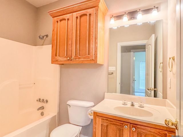 1923 Hunters Way Dr, Baton Rouge, LA 70816