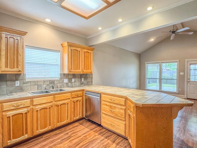 1923 Hunters Way Dr, Baton Rouge, LA 70816