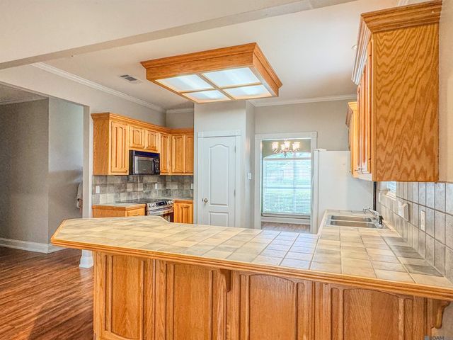 1923 Hunters Way Dr, Baton Rouge, LA 70816