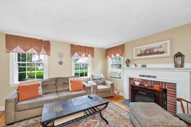 111 Warren St, Waltham, MA 02453
