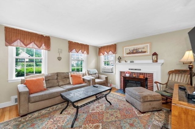 111 Warren St, Waltham, MA 02453