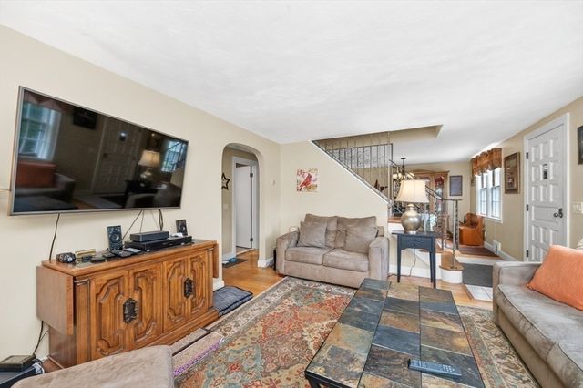 111 Warren St, Waltham, MA 02453