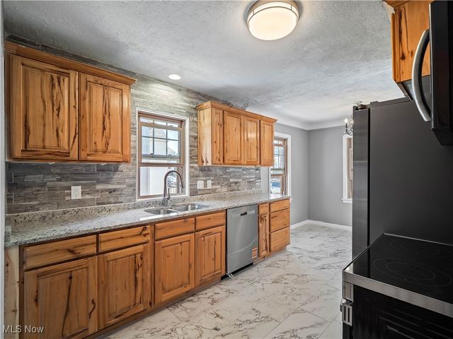 4000 Pershing Avenue, Parma, OH 44134