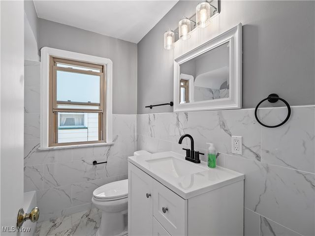 4000 Pershing Avenue, Parma, OH 44134