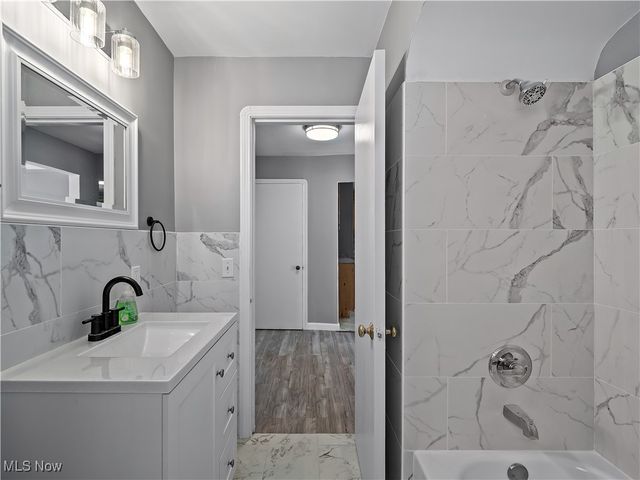 4000 Pershing Avenue, Parma, OH 44134