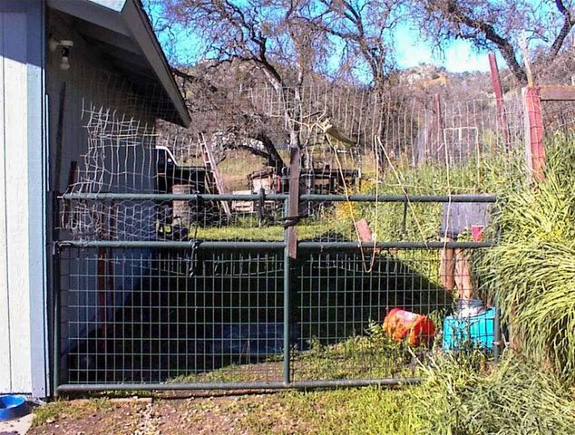 37314 Mistletoe Road, Yokuts Valley, CA 93675