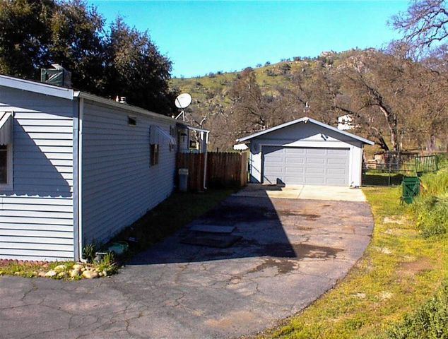 37314 Mistletoe Road, Yokuts Valley, CA 93675