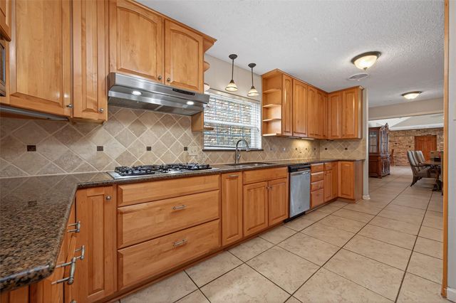 1910 Claiborne Drive, League City, TX 77573