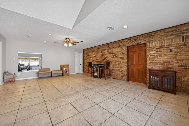 1910 Claiborne Drive, League City, TX 77573