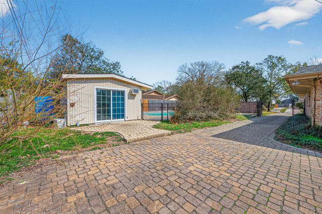 1910 Claiborne Drive, League City, TX 77573