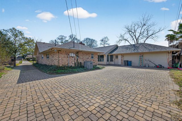 1910 Claiborne Drive, League City, TX 77573