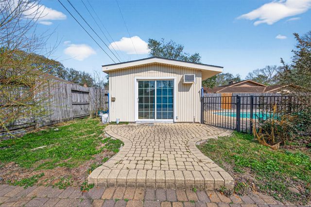 1910 Claiborne Drive, League City, TX 77573