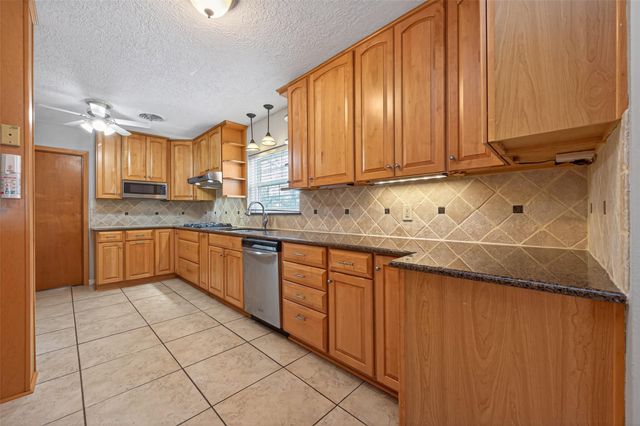 1910 Claiborne Drive, League City, TX 77573